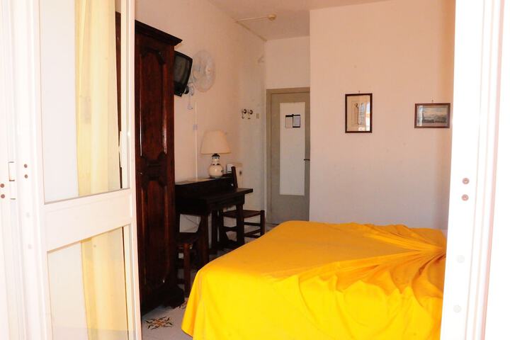 Room 2 of 55
