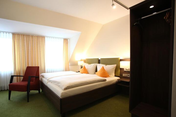 Room 18 of 33