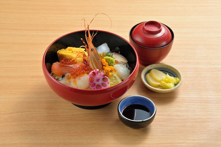 Dining 39 of 52