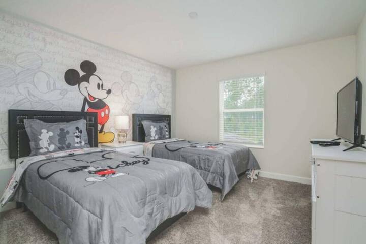 Room 4 of 24