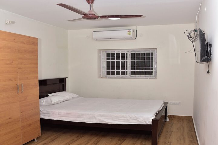 Room 7 of 14