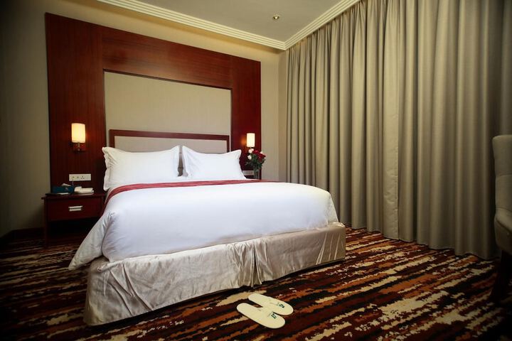 Room 8 of 33