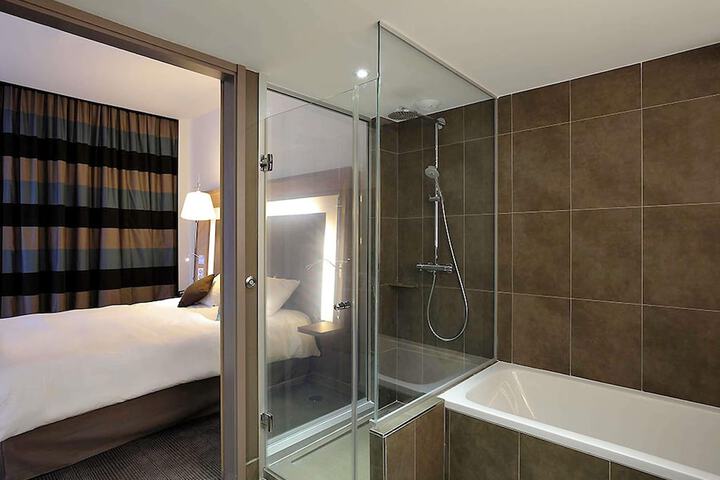 Room 35 of 103