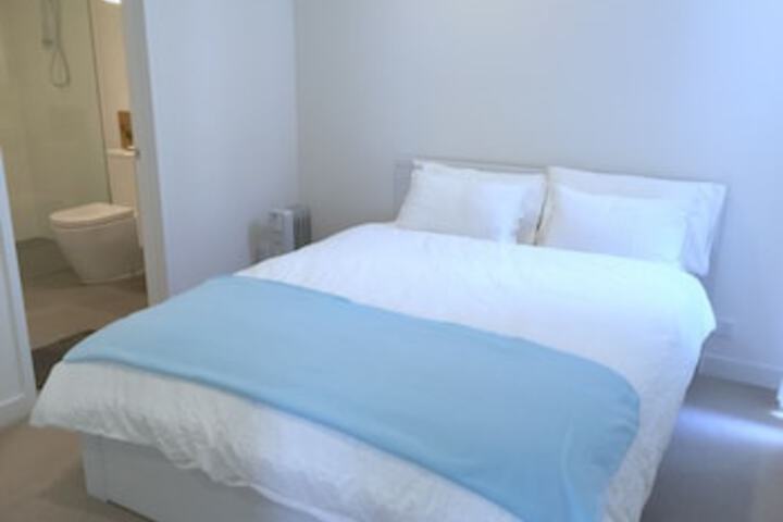 Room 4 of 66