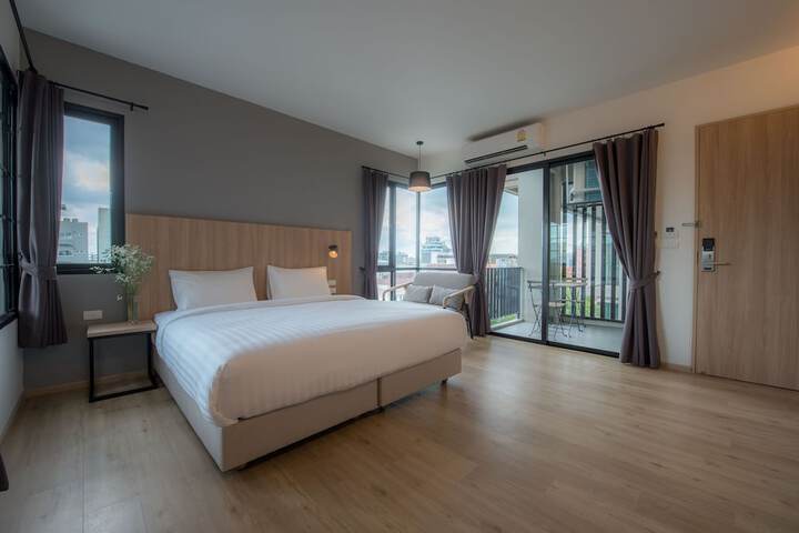 Room 28 of 157