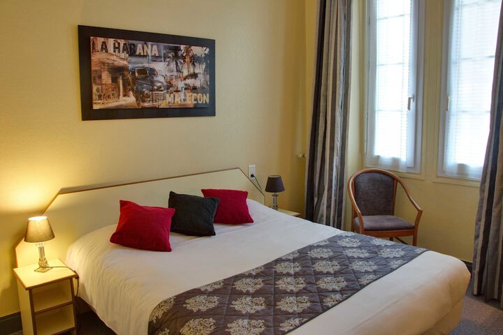 Room 12 of 32