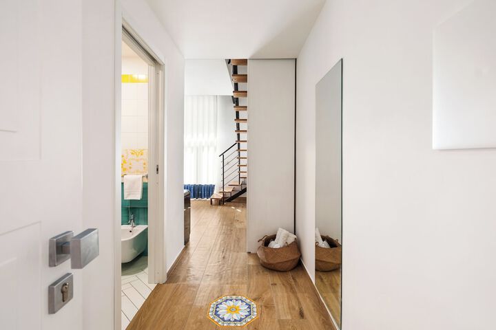 Room 32 of 77
