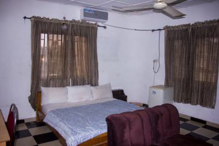 Room 18 of 37