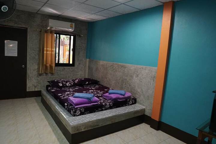 Room 13 of 36