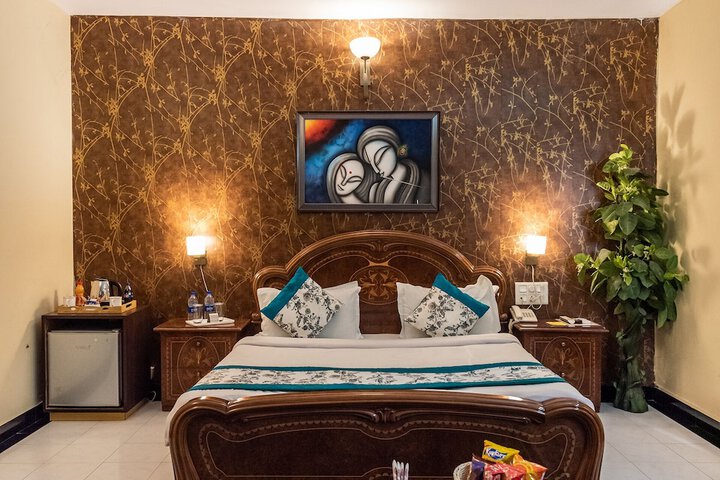 Room 32 of 98