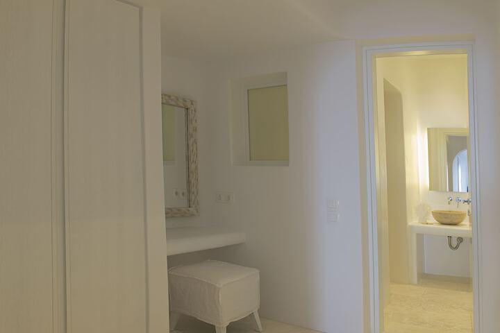 Room 16 of 34