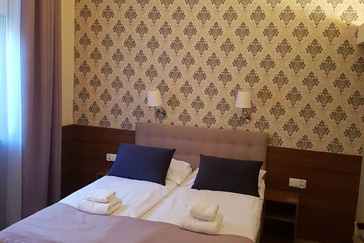 Room 32 of 38