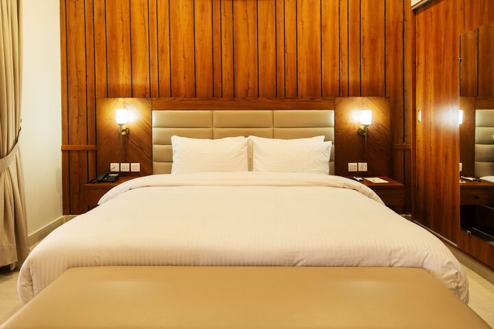 Room 6 of 27