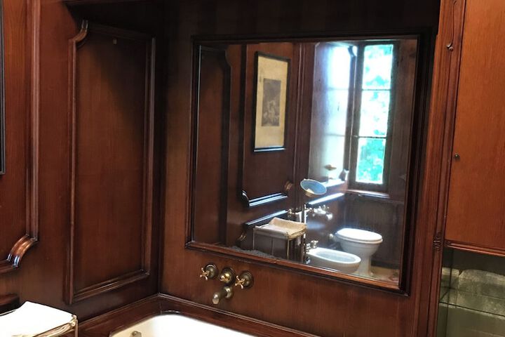 Room 21 of 49