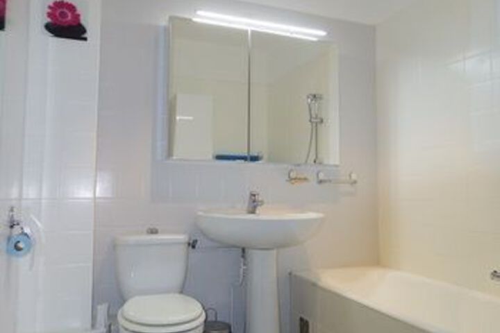 Room 4 of 14