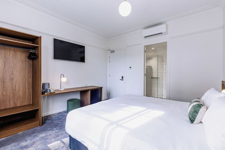 Room 2 of 28