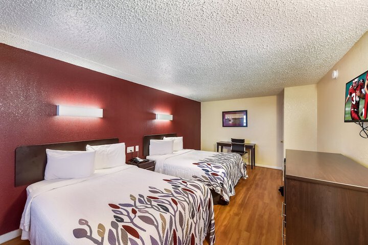 2 Double Beds (10 of 10)