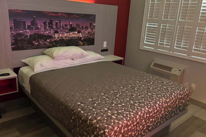 1 Queen Bed (19 of 44)