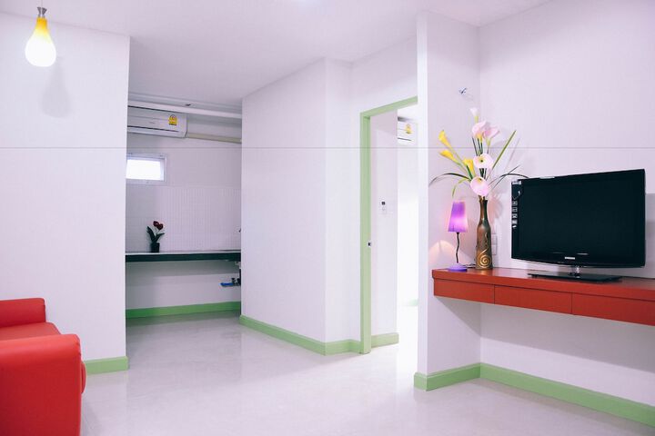Room 27 of 48