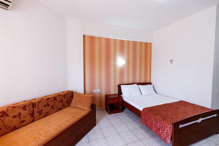 Room 14 of 40