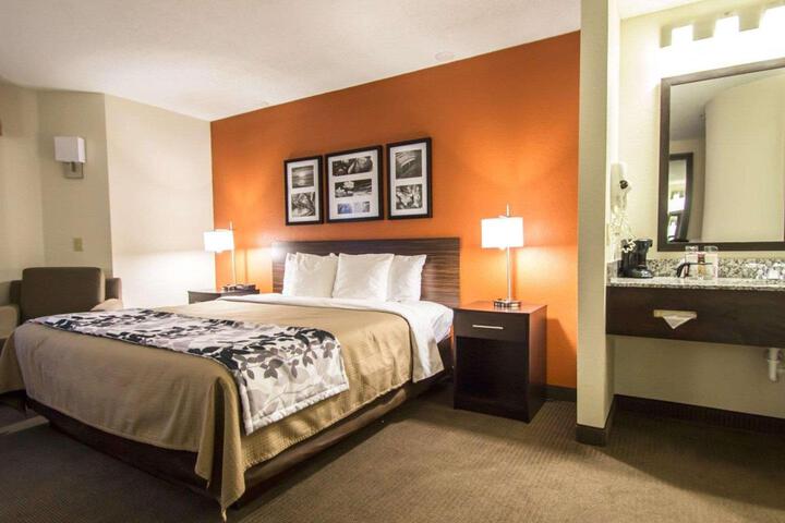 Standard Room, King or Two Doubles (11 of 15)