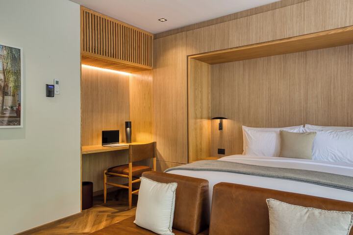 Room 53 of 120