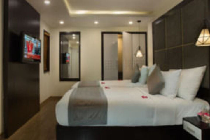 Room 10 of 33
