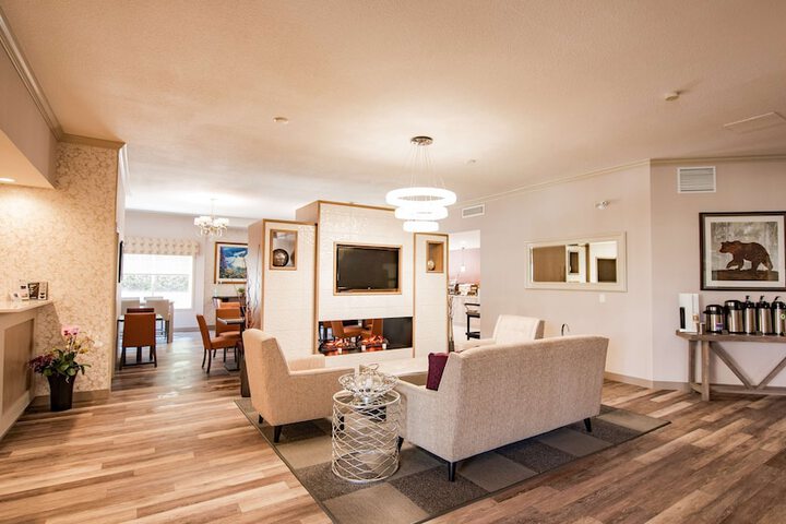 Entrance & Lobby