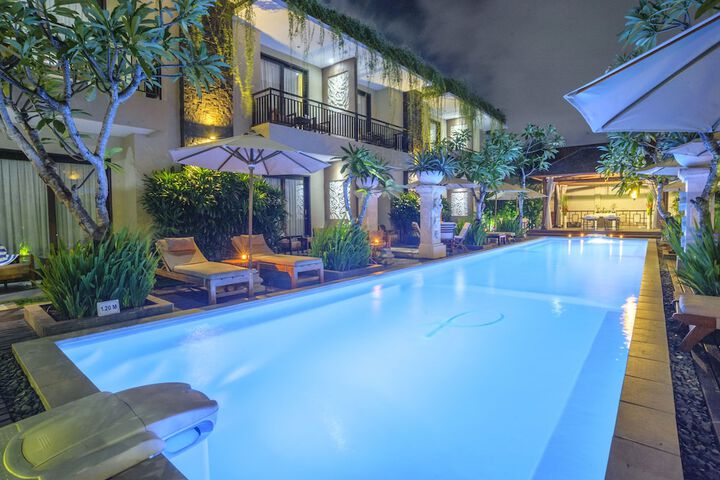 Pool Hotel