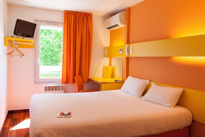 Room 7 of 49