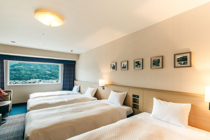 Room 13 of 66