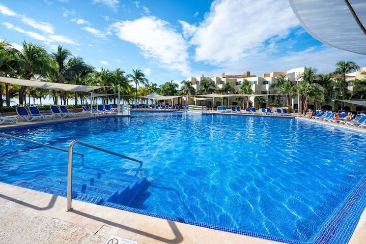 Pool Hotel