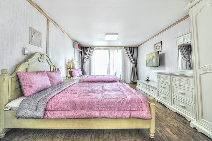 Room 9 of 37