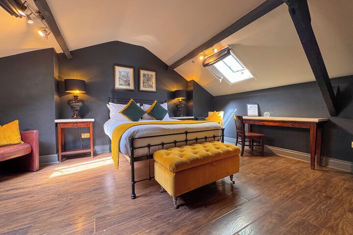 Room 4 of 34
