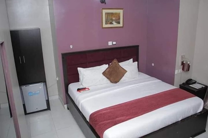 Room 3 of 20