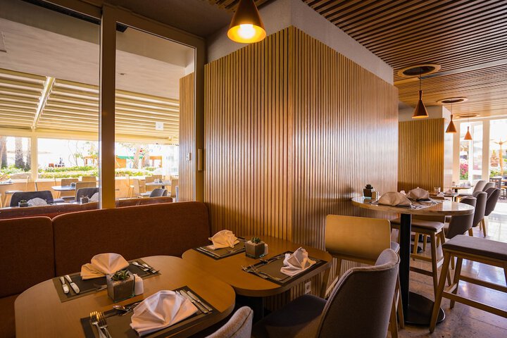 Dining 166 of 249