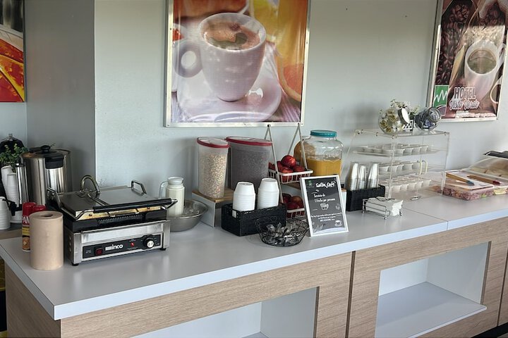 Breakfast/Coffee Service 35 of 40