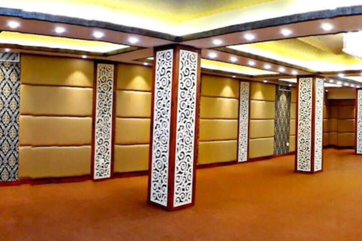 Ballroom/Hall 30 of 44