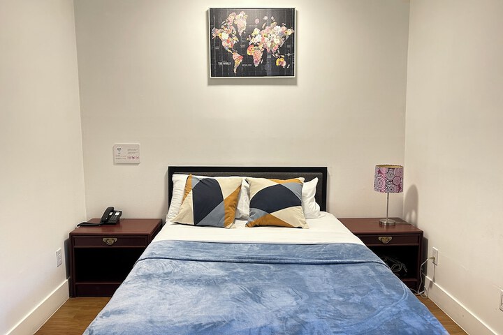 Room 9 of 26