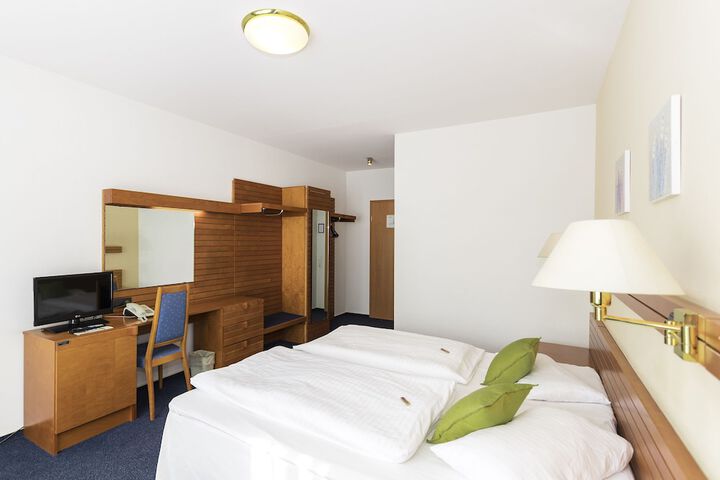 Room 13 of 44