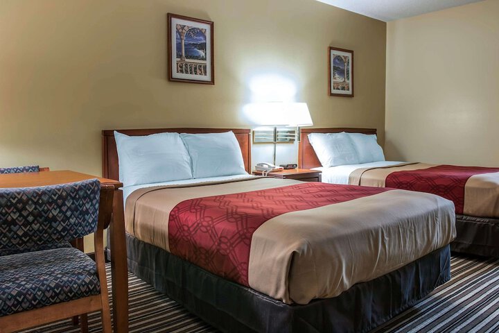 2 Double Beds (3 of 6)