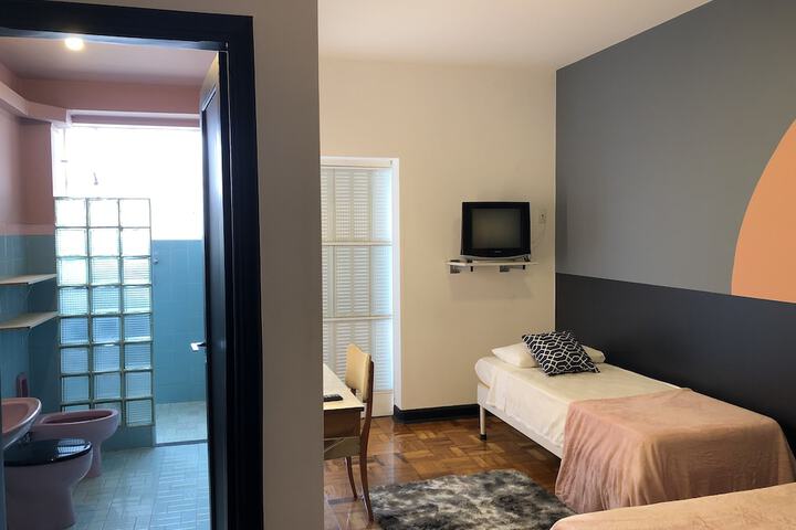 Room 9 of 36