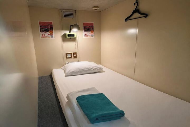 Room 12 of 33