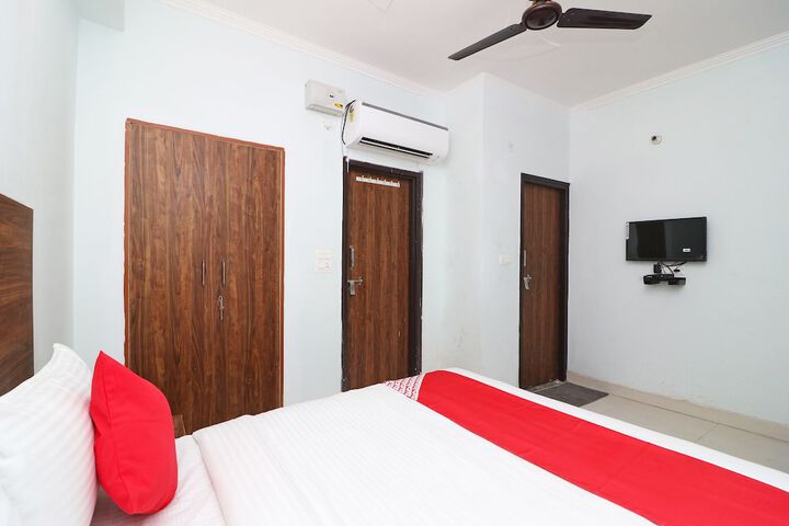 SATHGURU RESIDENCY BY OYO ROOMS