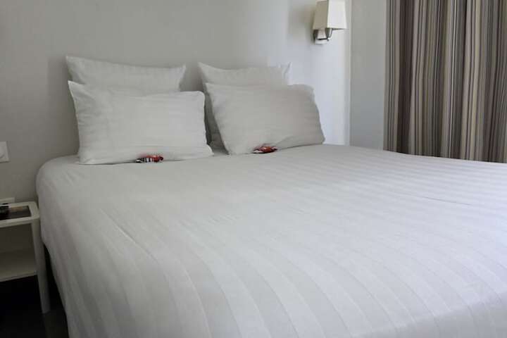 Room 12 of 27