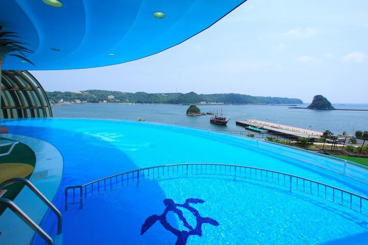 Pools & Facilities