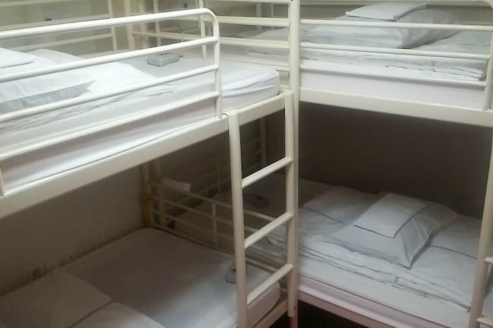 Room 12 of 32