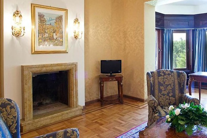 Room 8 of 70
