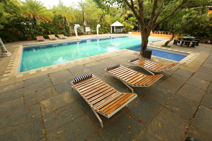 Hotel with Pool