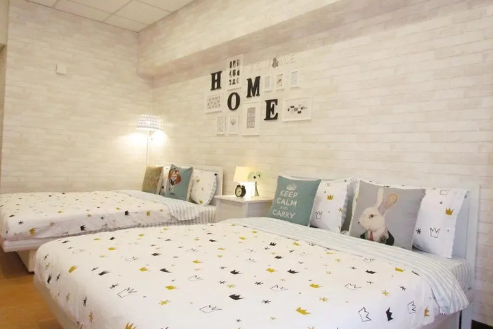 Room 4 of 10